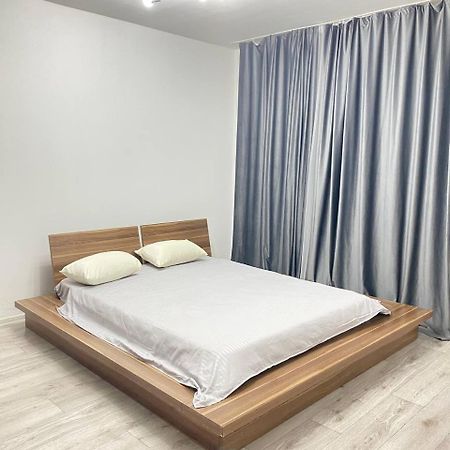 Квартира Для Большой Семьи Almaty Ngoại thất bức ảnh