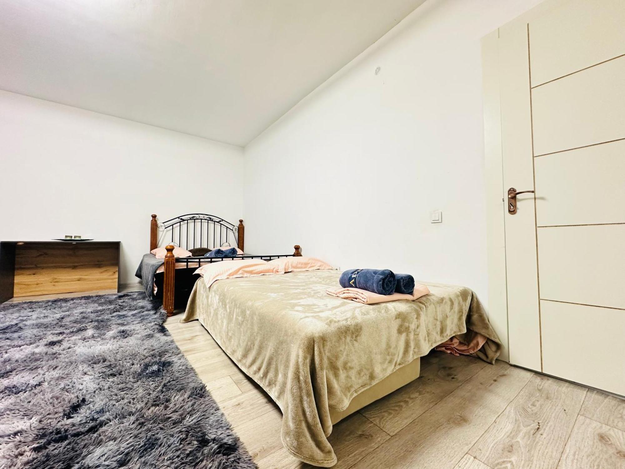 Квартира Для Большой Семьи Almaty Ngoại thất bức ảnh