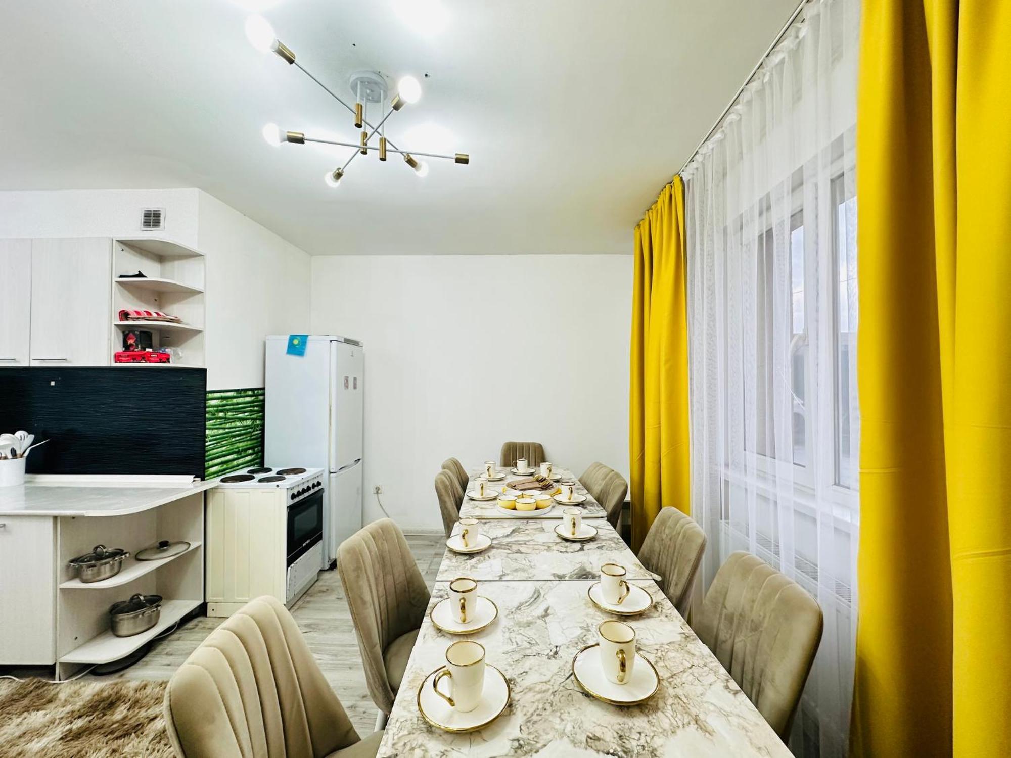 Квартира Для Большой Семьи Almaty Ngoại thất bức ảnh