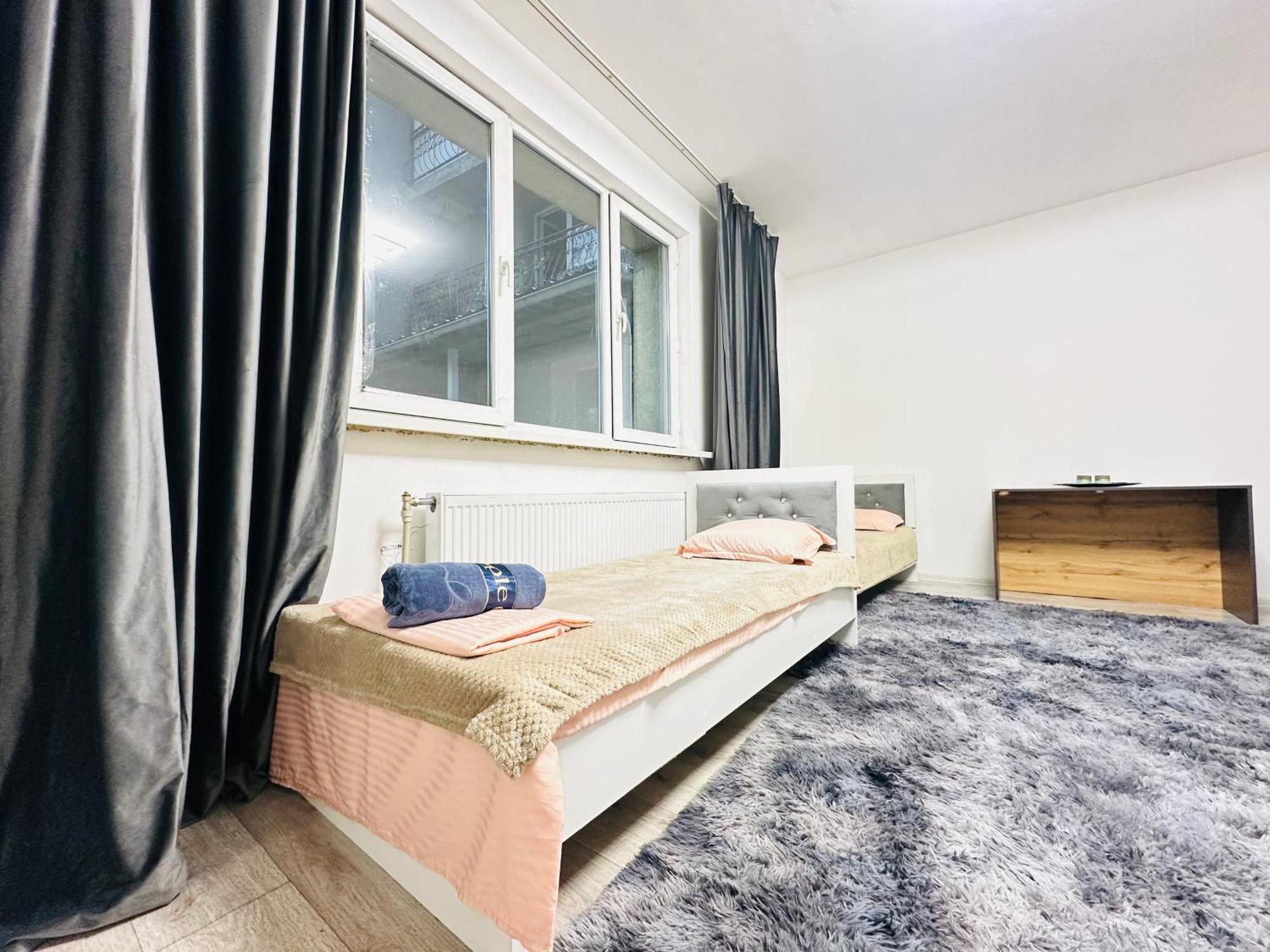 Квартира Для Большой Семьи Almaty Ngoại thất bức ảnh