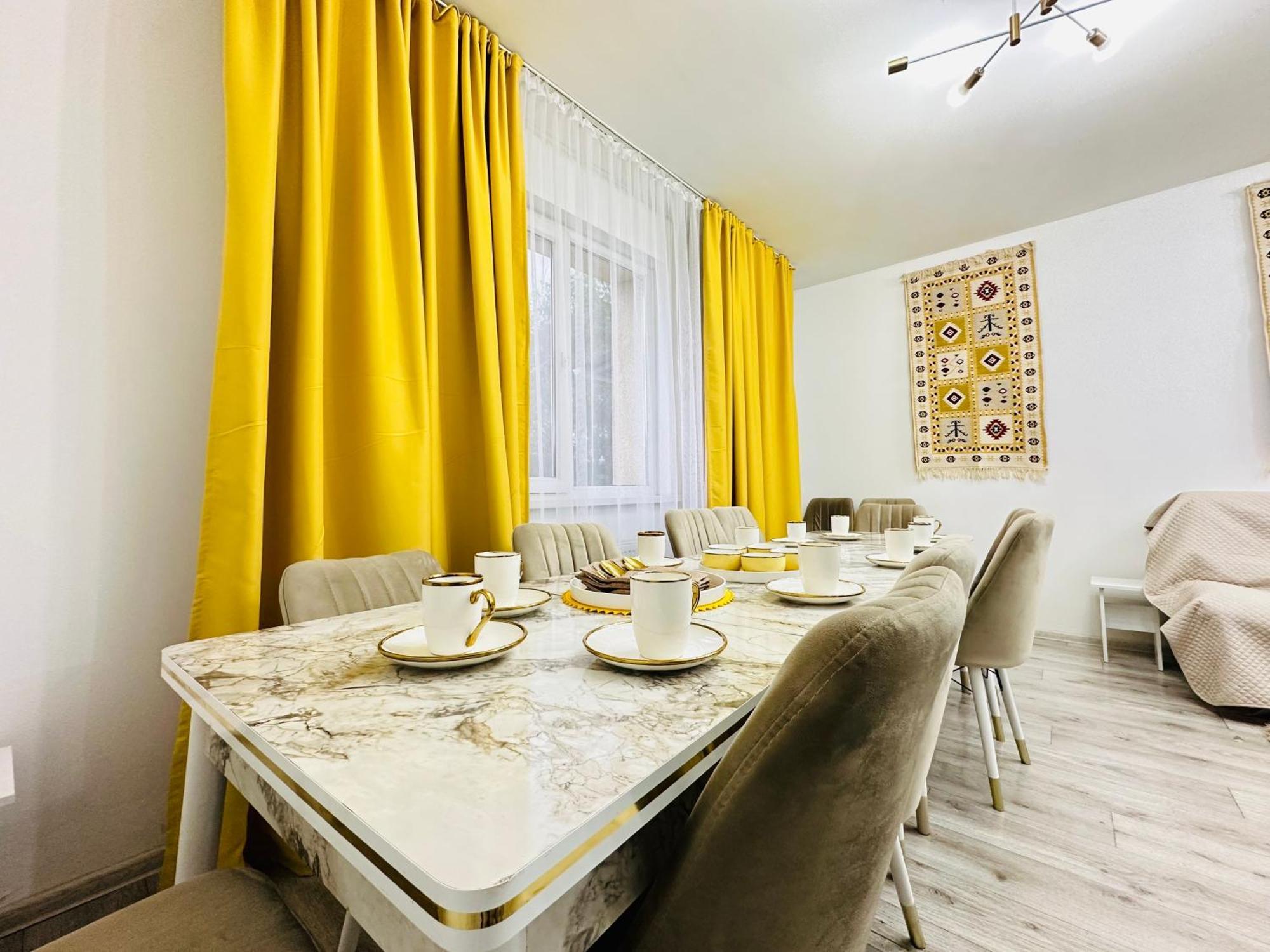 Квартира Для Большой Семьи Almaty Ngoại thất bức ảnh