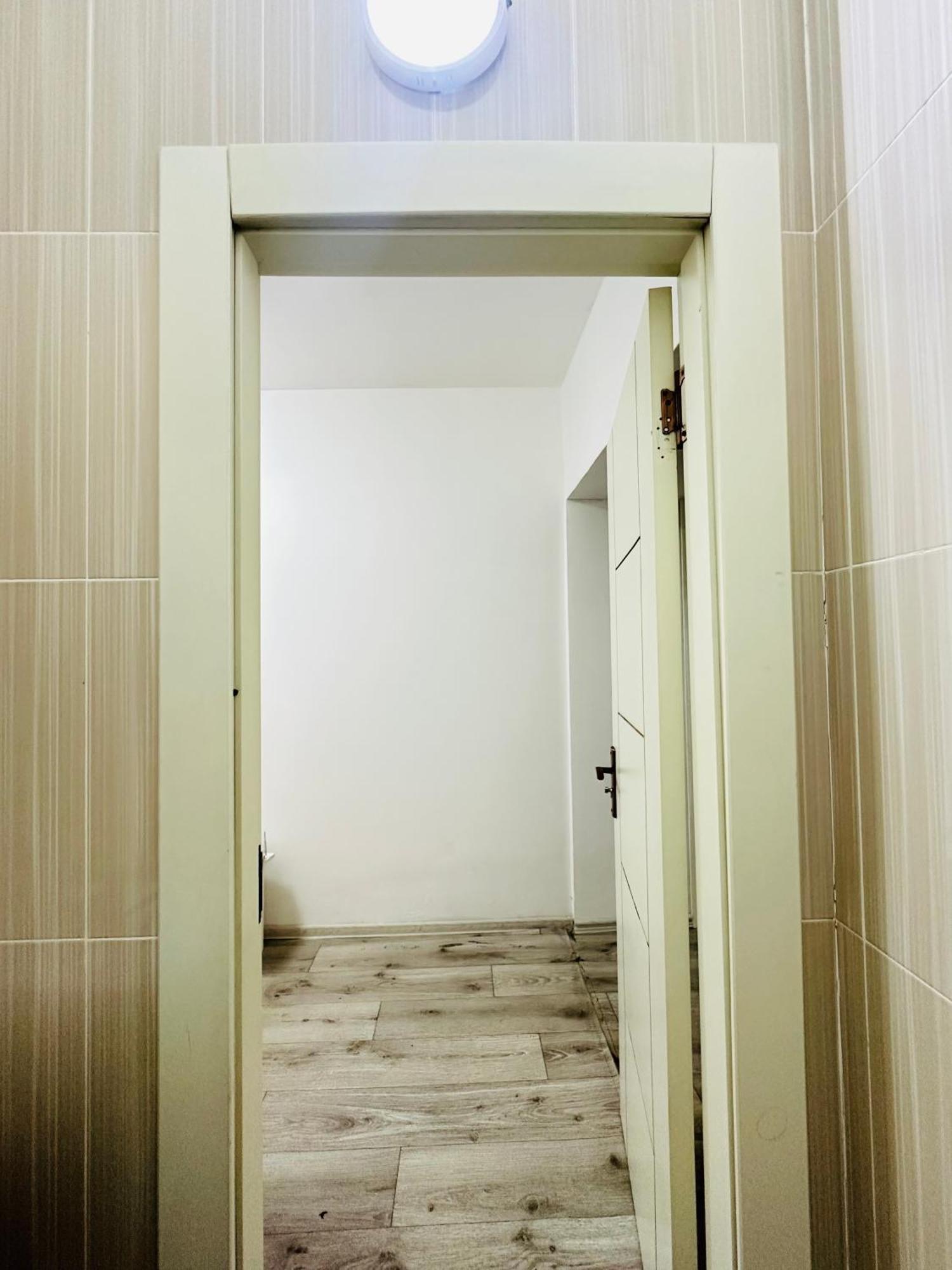 Квартира Для Большой Семьи Almaty Ngoại thất bức ảnh