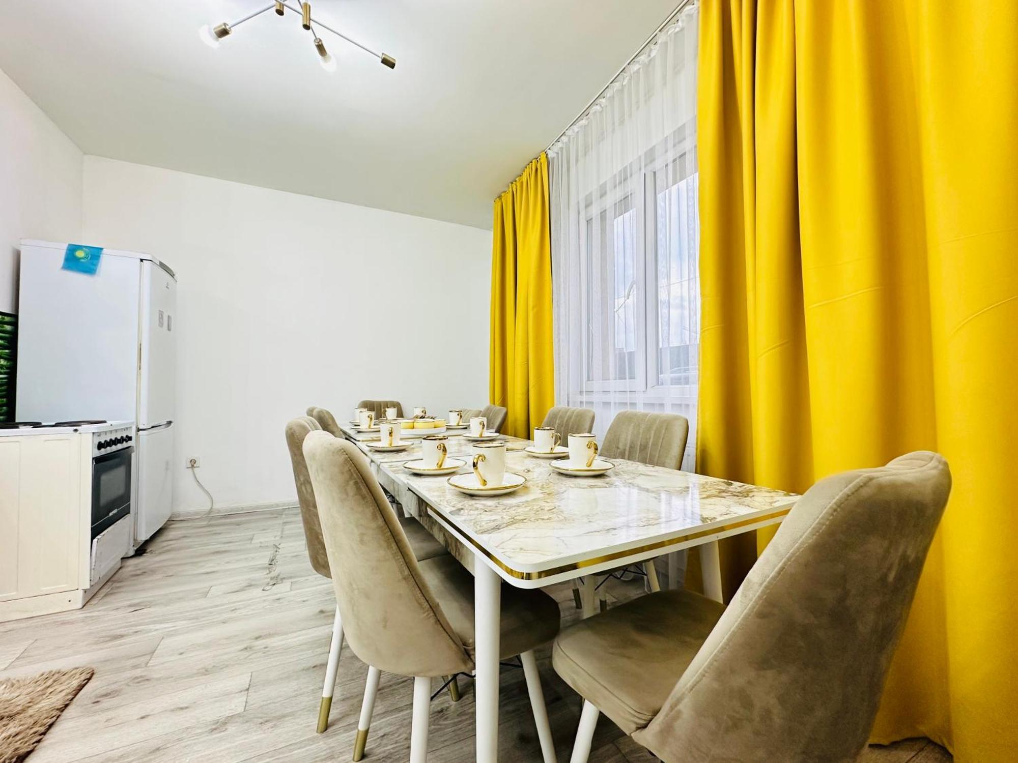 Квартира Для Большой Семьи Almaty Ngoại thất bức ảnh