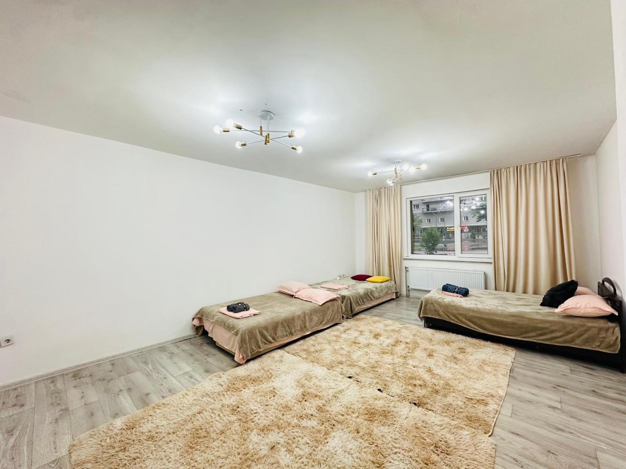 Квартира Для Большой Семьи Almaty Ngoại thất bức ảnh