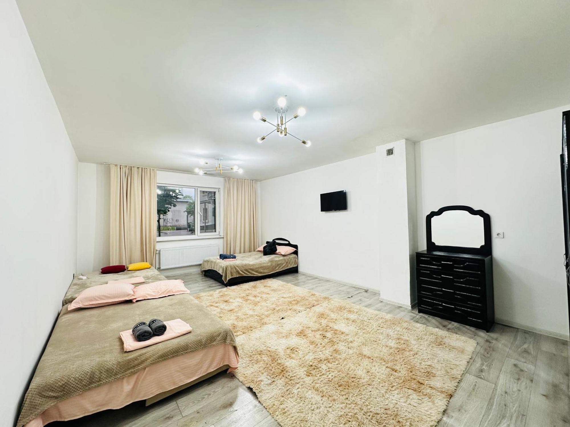 Квартира Для Большой Семьи Almaty Ngoại thất bức ảnh