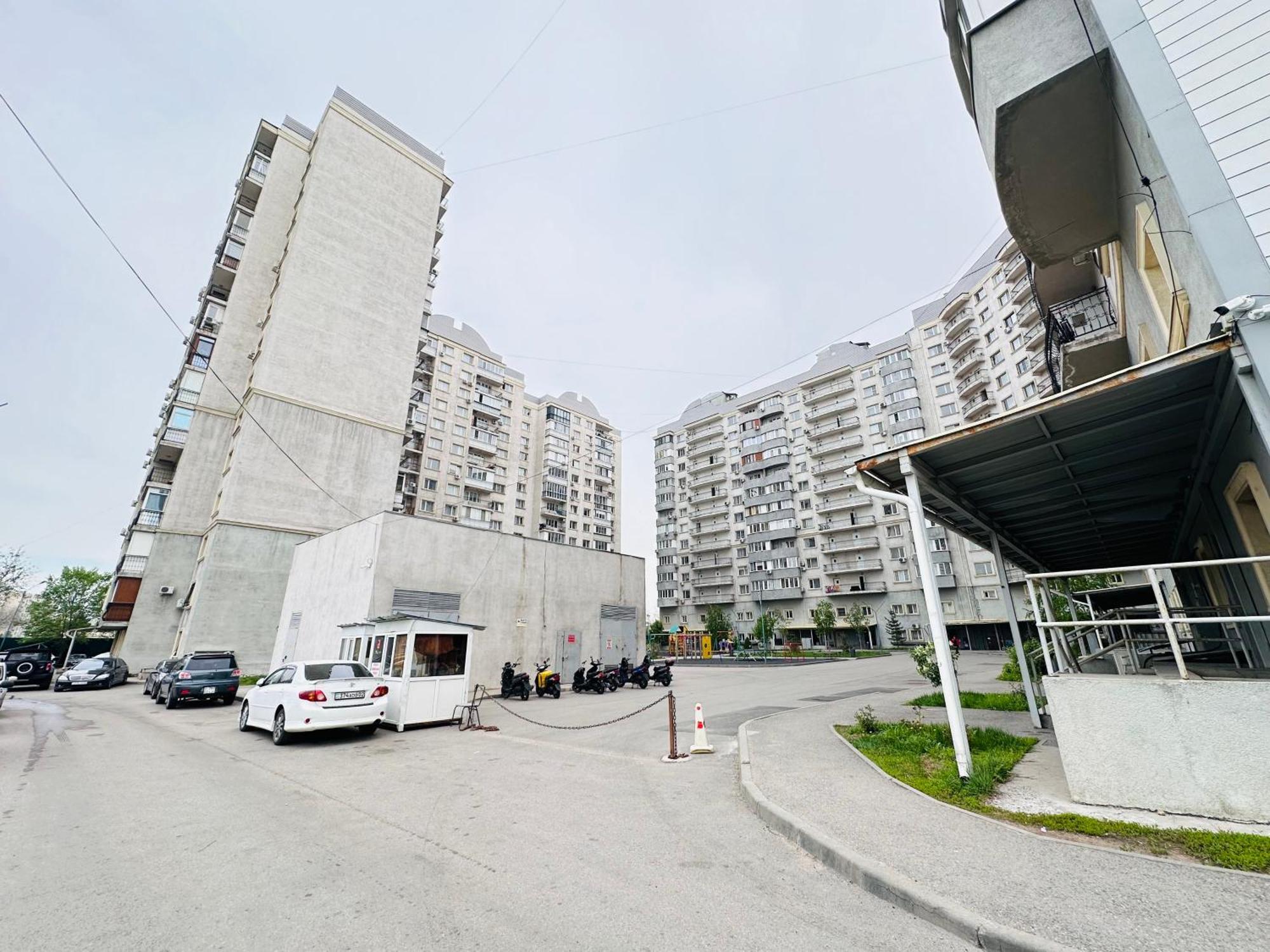 Квартира Для Большой Семьи Almaty Ngoại thất bức ảnh